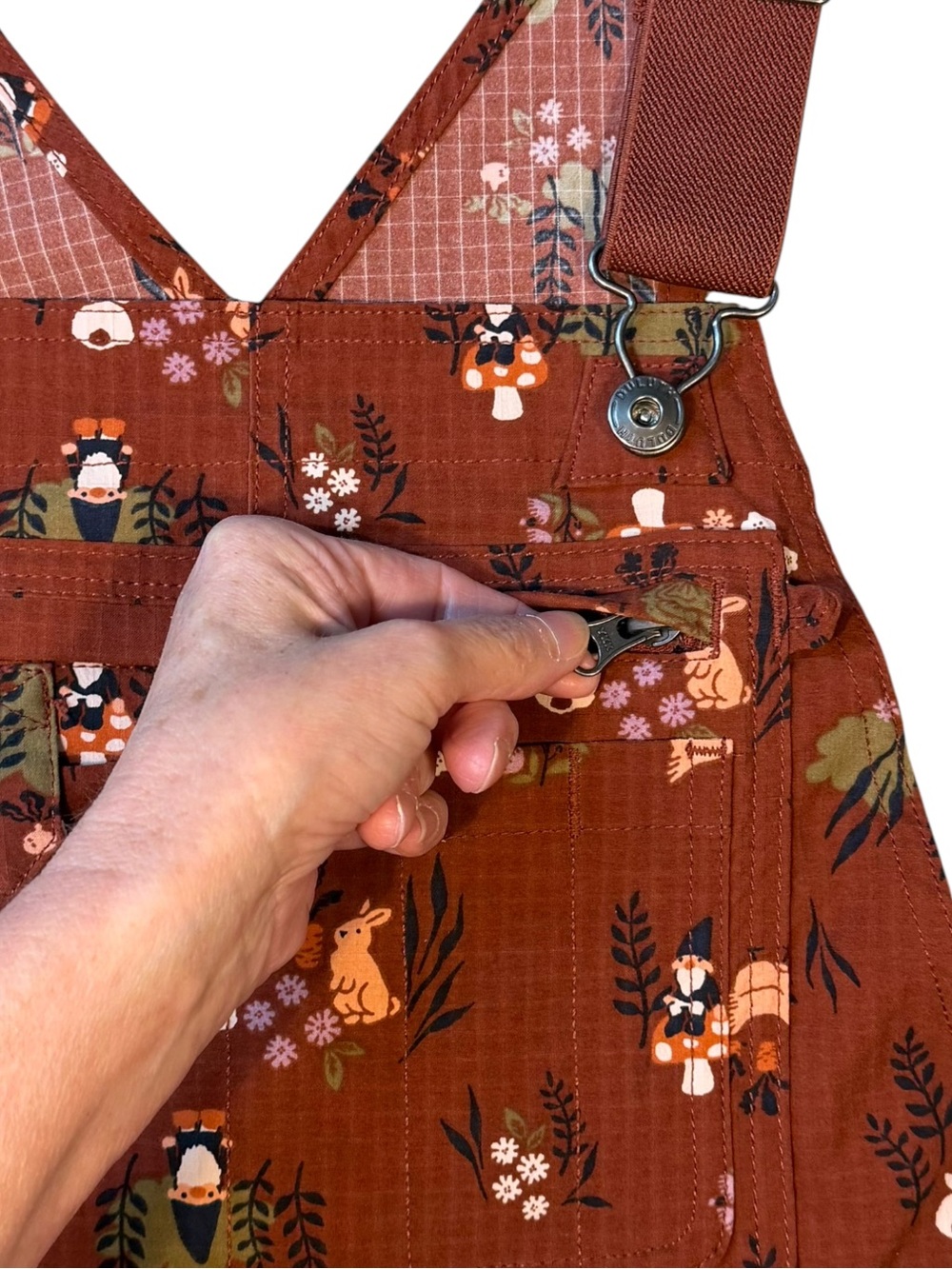 Duluth Heirloom Gardening Bib Overalls in Henna Garden Gnomes Size XS - Picture 4 of 13